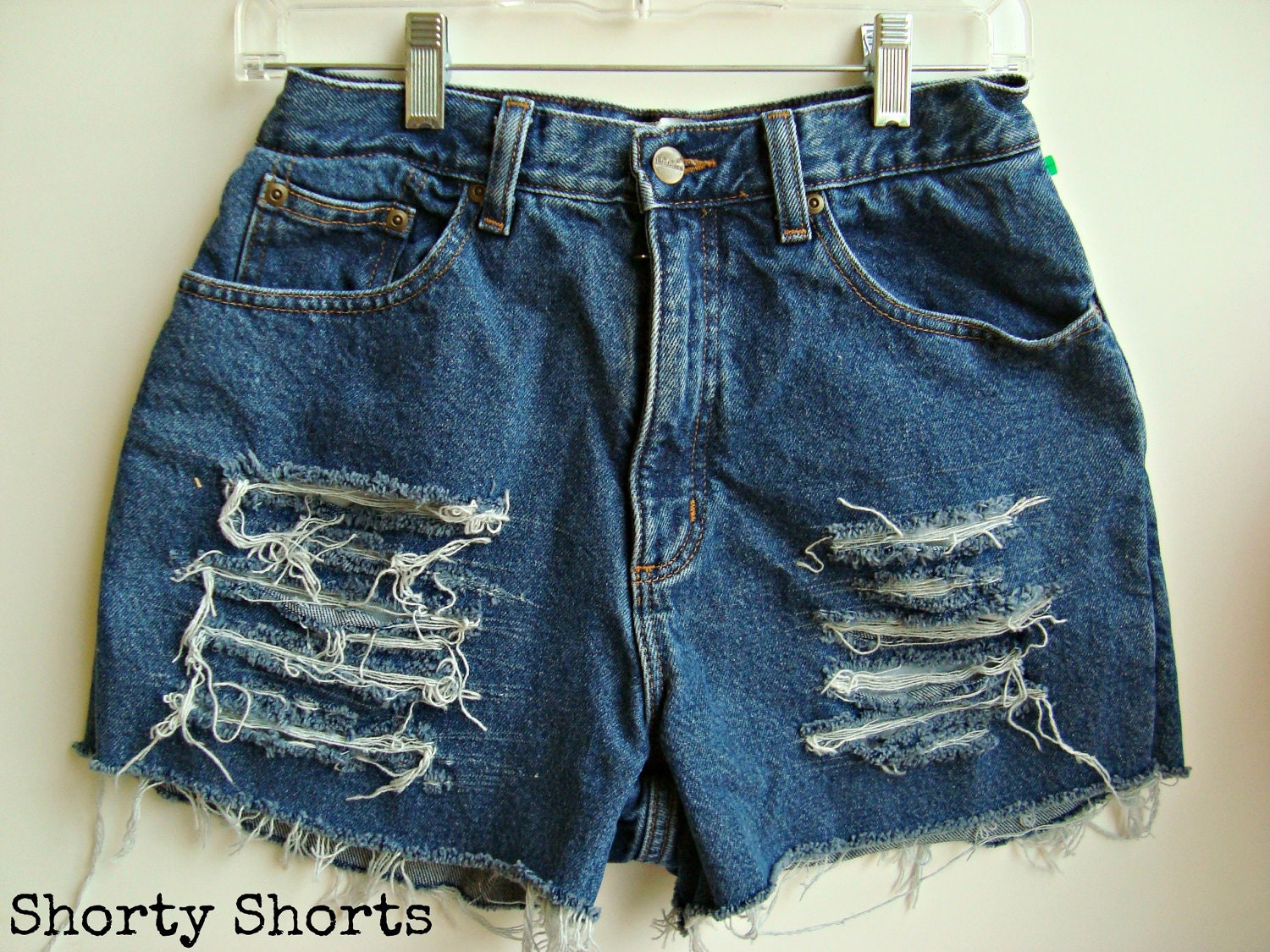 Pictures of High Waisted Shorts Denim Ripped title=