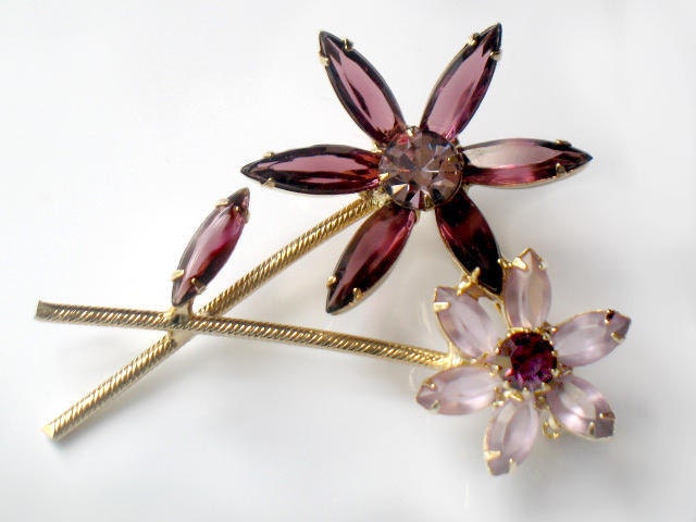 Vintage Juliana Amethyst Purple Rhinestone Flower Brooch Pin Delizza and Elster D&E High Fashion Jewelry February Birthstone Colors