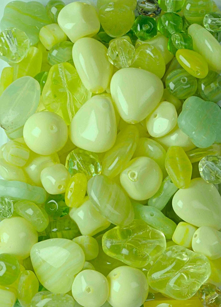 Czech mixed glass beads - URANIUM - Lot of yellowish green beads about 150 psc (100 g in total) - Hentell