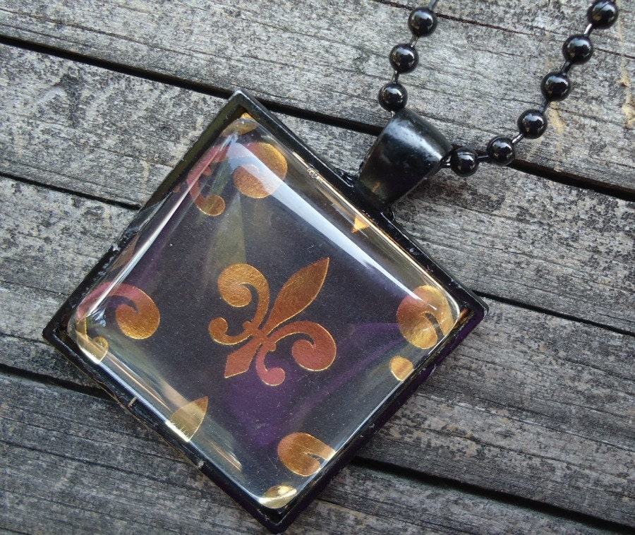 Black with Gold Fleur de Lis, Classic Glass Pendant