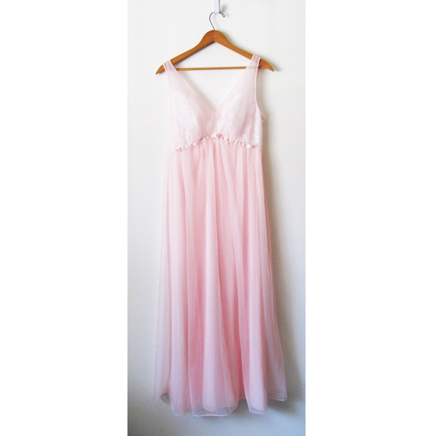 Vintage Vanity Fair long flowing nightgown pink with white lace
