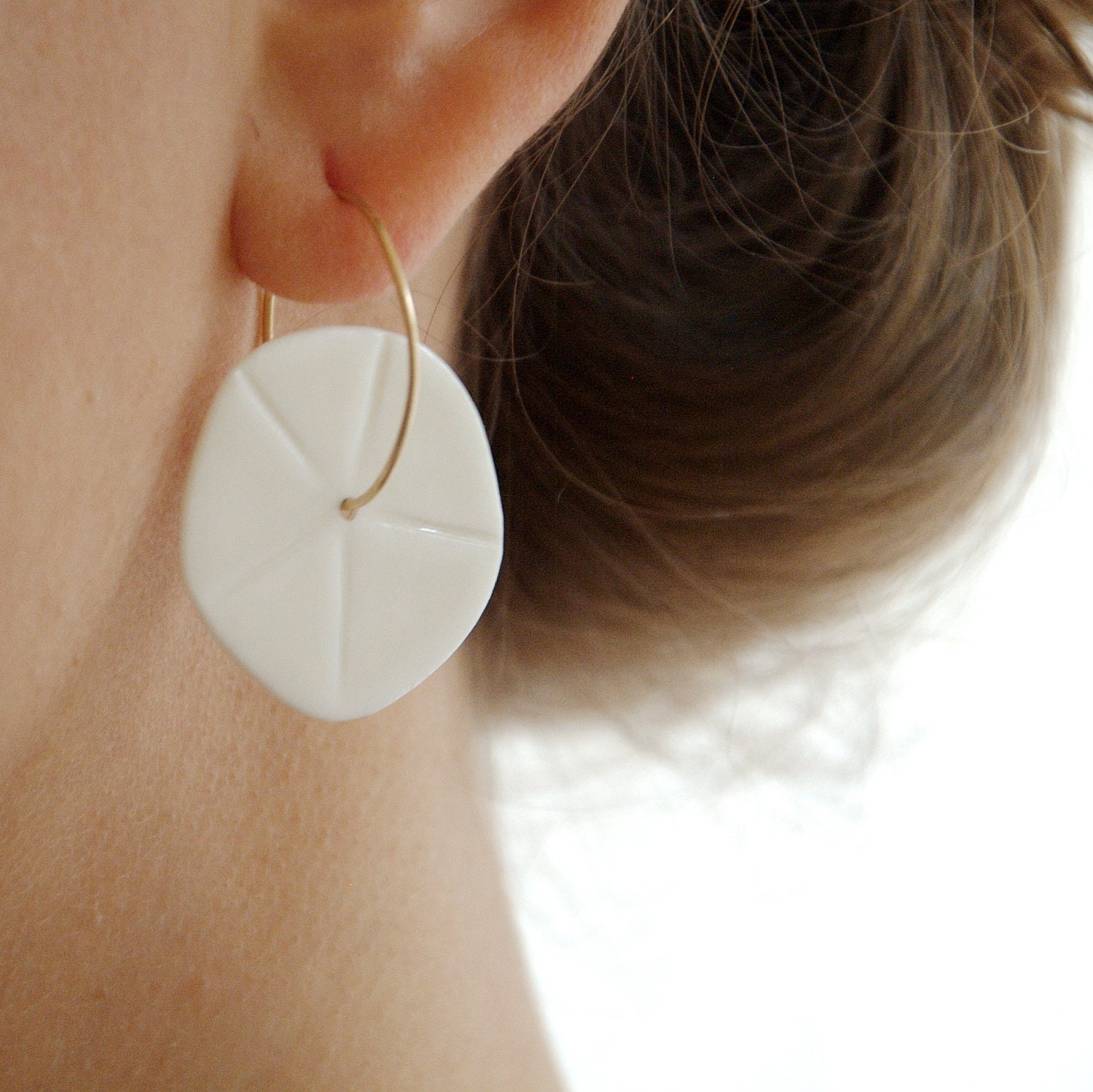 L i s e - Flower porcelain earrings - White & gold filled hoop earrings- stylized flower - Hanae Collection