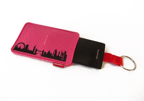 London iPhone iPod Wool Felt Smartphone Case in rosa - pink - London Skyline City Sleeve