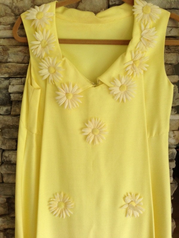 25% sale: Vintage yellow long dress with train and daisy flower detailing