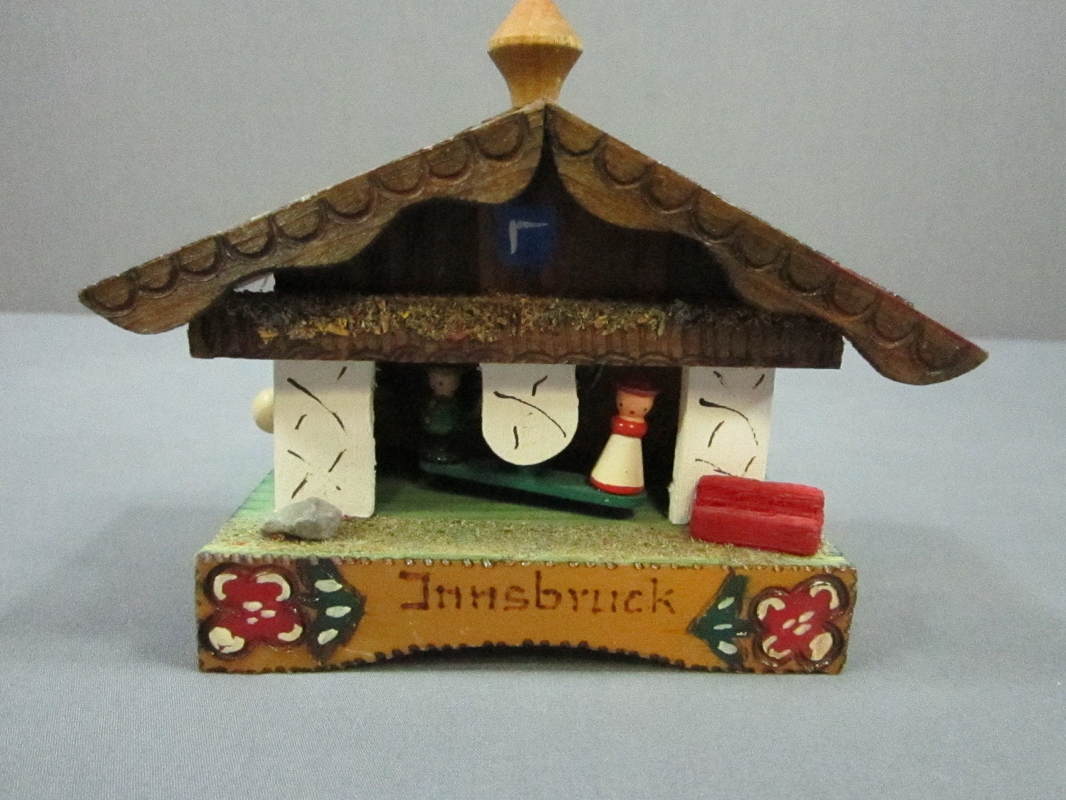 Innsbruck Wooden House Music Box With Little People That Spin FREE SHIP - DiverseCollectibles