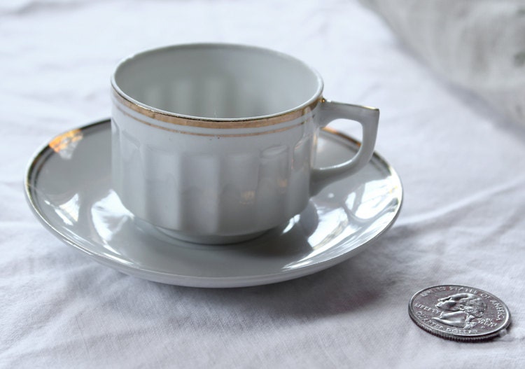 White & Gold Demitasse teacup, marked GEC made in occupied Japan