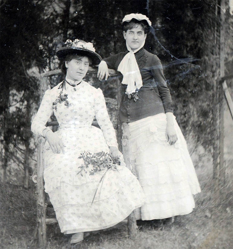 Vintage photo Rare REally Relaxed Women w Flowers Hats Outdoor Tintype beautiful