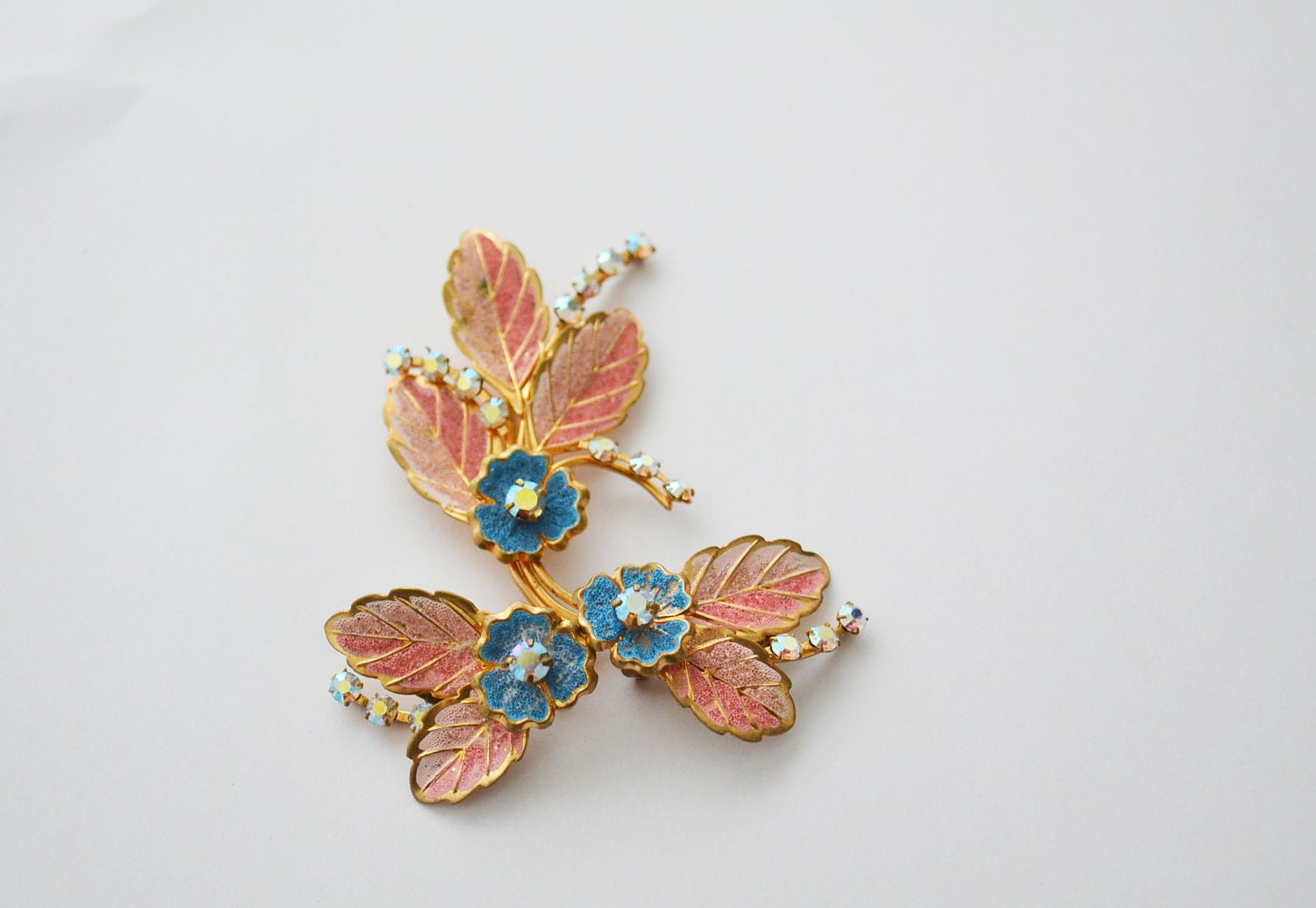 vintage brooch earrings- demi parrure- pink blue - zaama