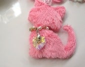 Japan Kawaii Hime Gyaru Style Pink Fuwa Fuwa Neko Cat with Swarovski Crystal heart pendant Lolita pink fairy kei roses white pearls necklace