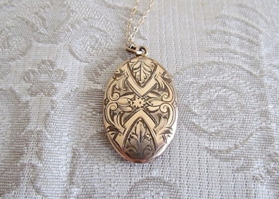 Antique Locket / Edwardian Ornate Oval Locket w/ Original Photos c.1915