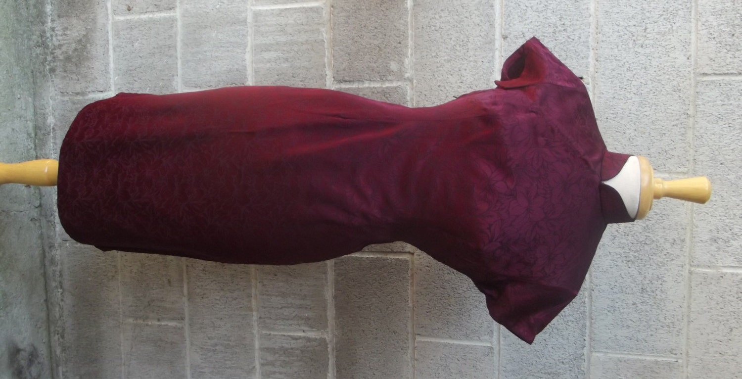 1960s Asian Brocade Dress with mandarin Collar, Burgundy, size M/L   No26097