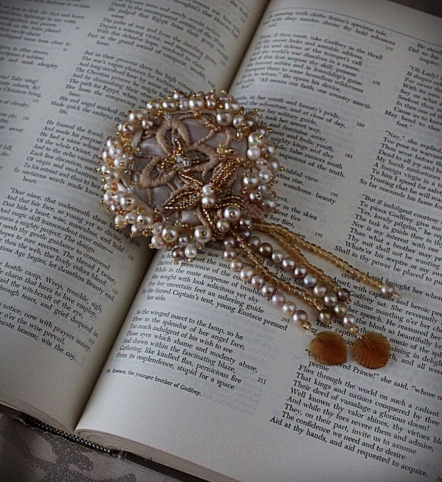 KATERINA Pearl Lace Brooch