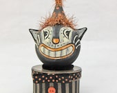 Vintage-look Halloween Cat With Cheesy Grin on Trinket Box