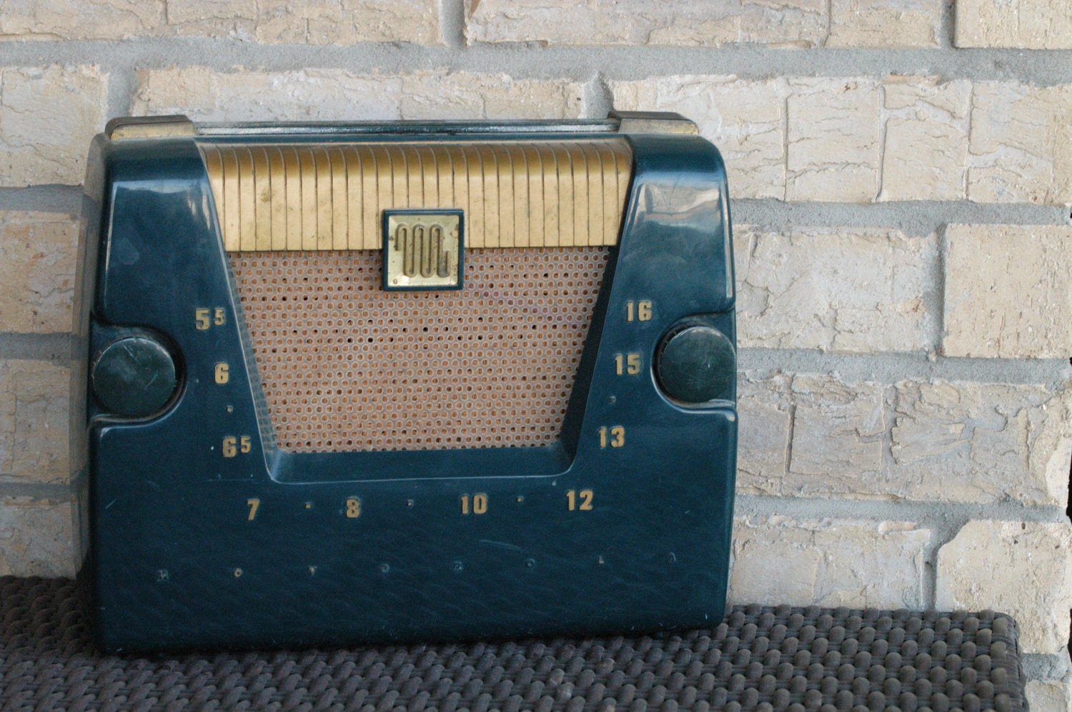 Vintage Working Motorola 1951 AM Tube Radio Gorgeous Dark Teal Blue with Gold Portable Battery Powered and Electric Plug Model 61L1