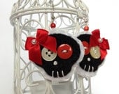 Felt Skull Halloween Earrings - handmade - kawaii - in black white and red