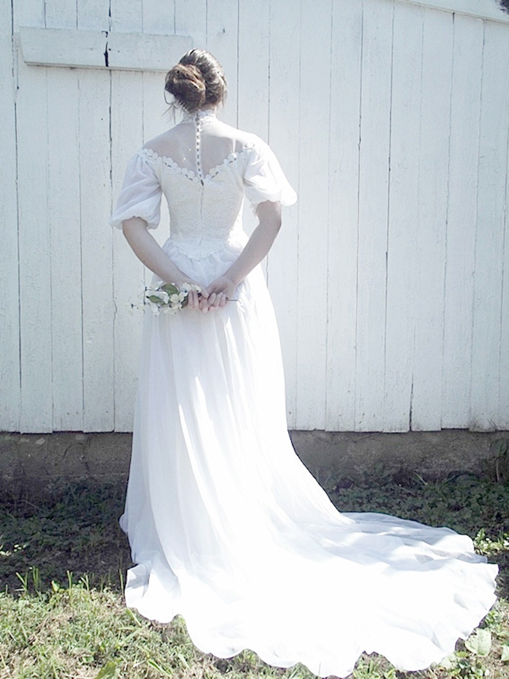 Vintage Wedding Gown With Cathedral Veil Elegant 60s Details Dress With Train 2 Layer Veil