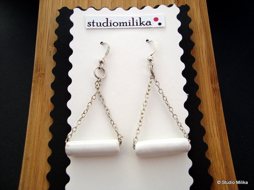 Ceramic Earrings, Boucles Oreilles en Céramique, Triangle, Triangulaire, White Jewelry, Blanc, Geometric, Under 20