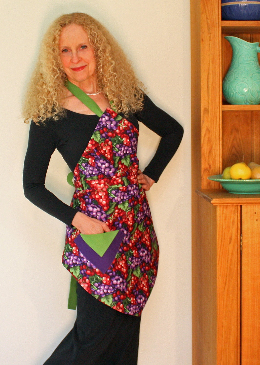 Womens Vintage Apron, Red and Purple Grapes Apron, Womens Full Apron