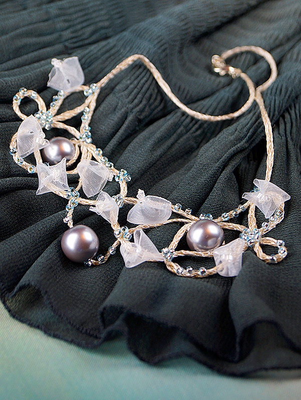 Fiber art linen necklace with blue gray pearls and white chiffon anemon flowers. Fine wedding jewelry for beach wedding. Summer bijoux.