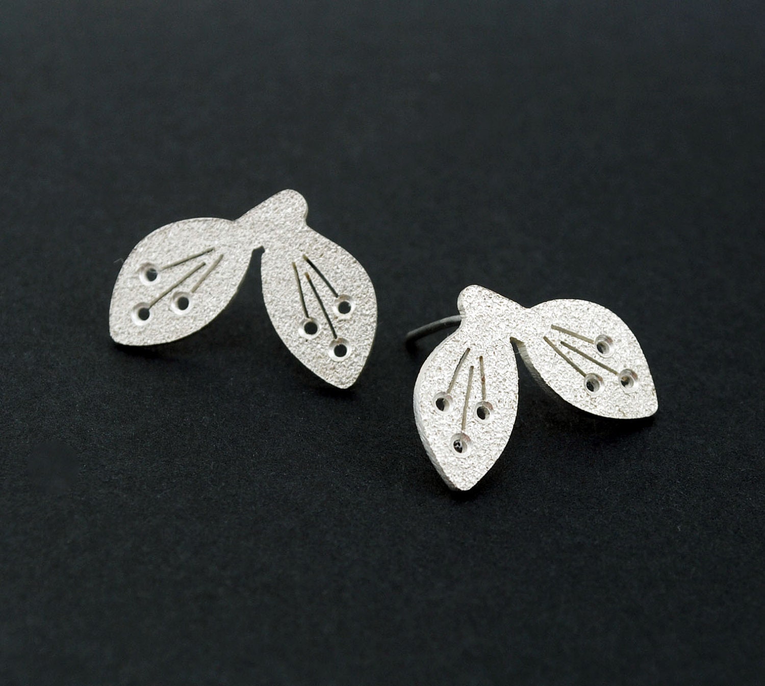 Texturized Sterling Silver Earrings. Roll Printed Texture. White. Post. MIRTO Little Earrings. Handmade by Maria Goti Joyas.