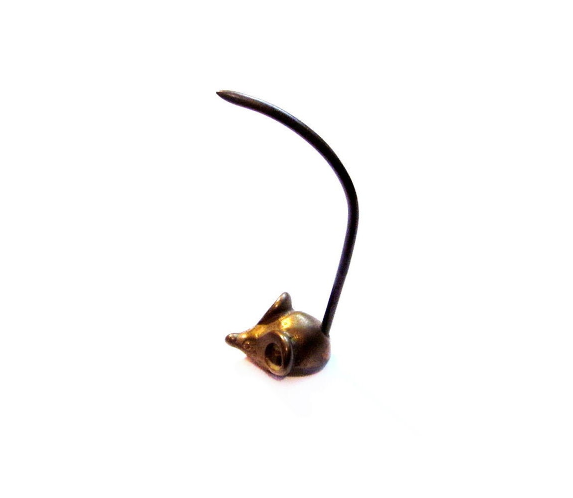 Tiny Vintage Brass Mouse Ring Catcher / Jewelry Holder