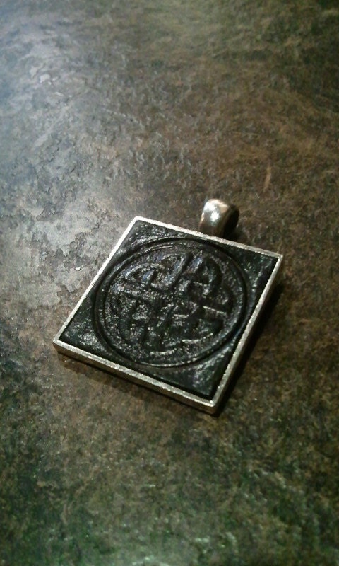 Celtic knot Pendant or Keychain - black