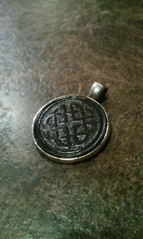 Celtic knot Pendant or Keychain - black
