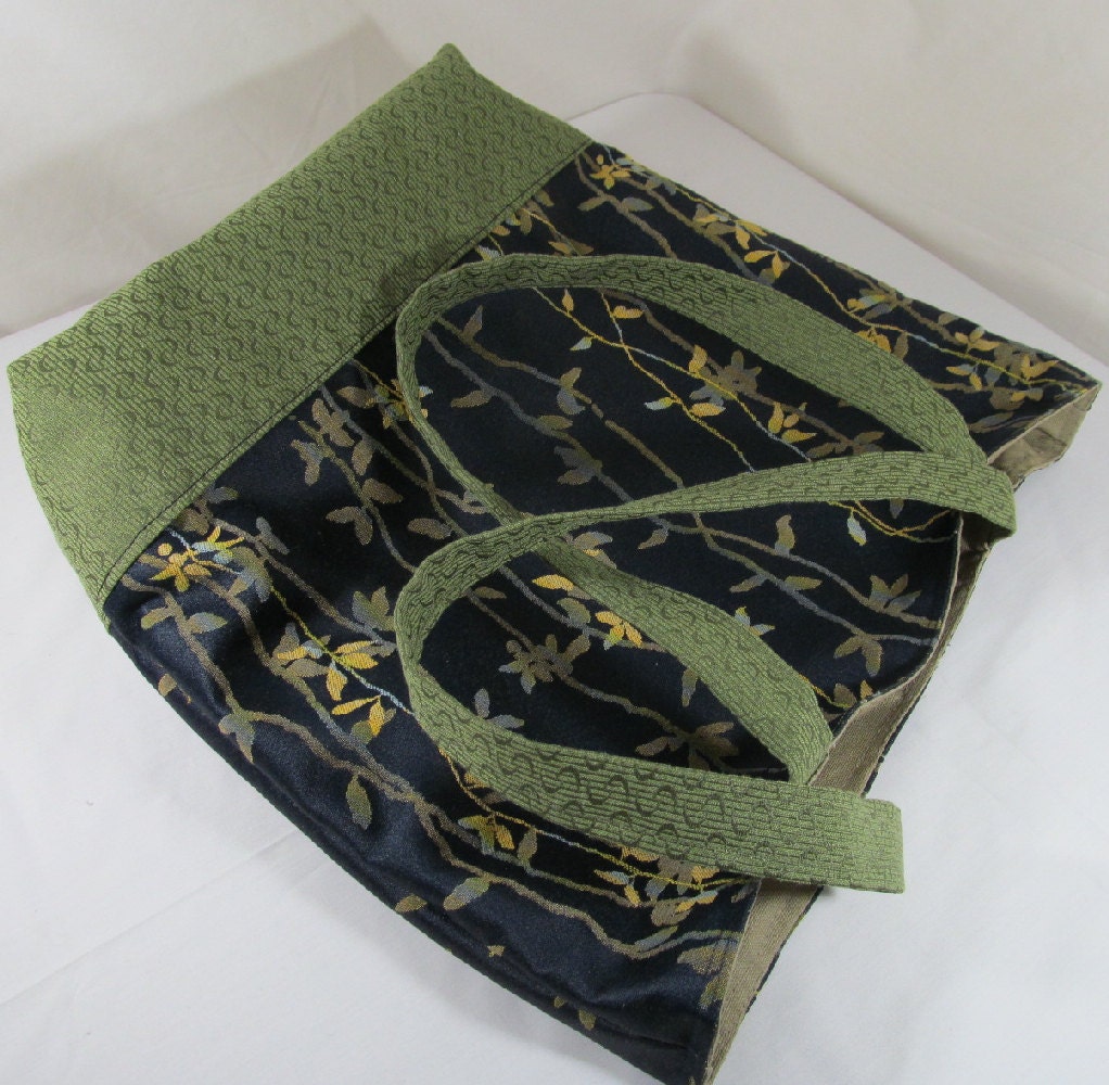 Deep Blue Spring Green Running Vines Tote Bag