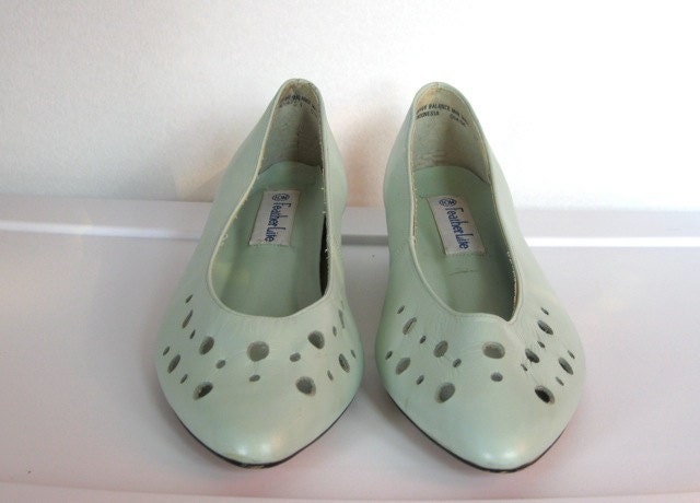 Vintage Mint Green Leather Shoes with Cut out Polkadots - Size 10