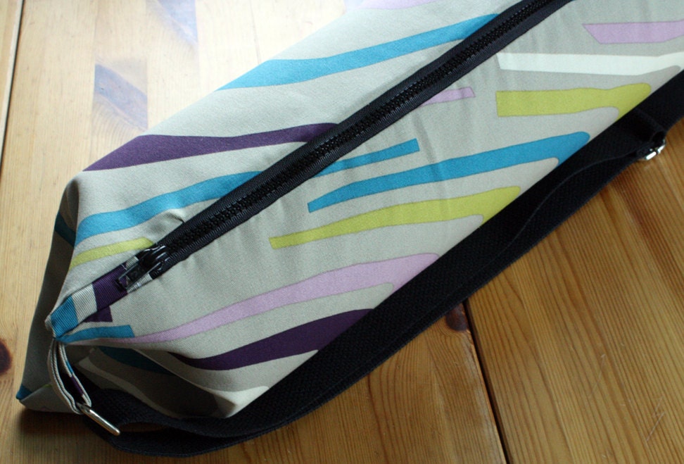Yoga Bag Messenger Style Crossbody Yoga Bag with Zipper and Adjustable Strap in Beige, Purple, and Green