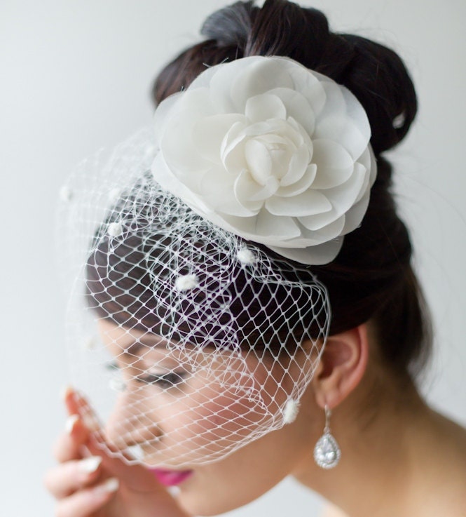 Wedding Hair Accessory, Birdcage Veil, Bridal Headpiece with Veil, Silk Flower Hair Comb, Ivory Silk Floral Head Piece