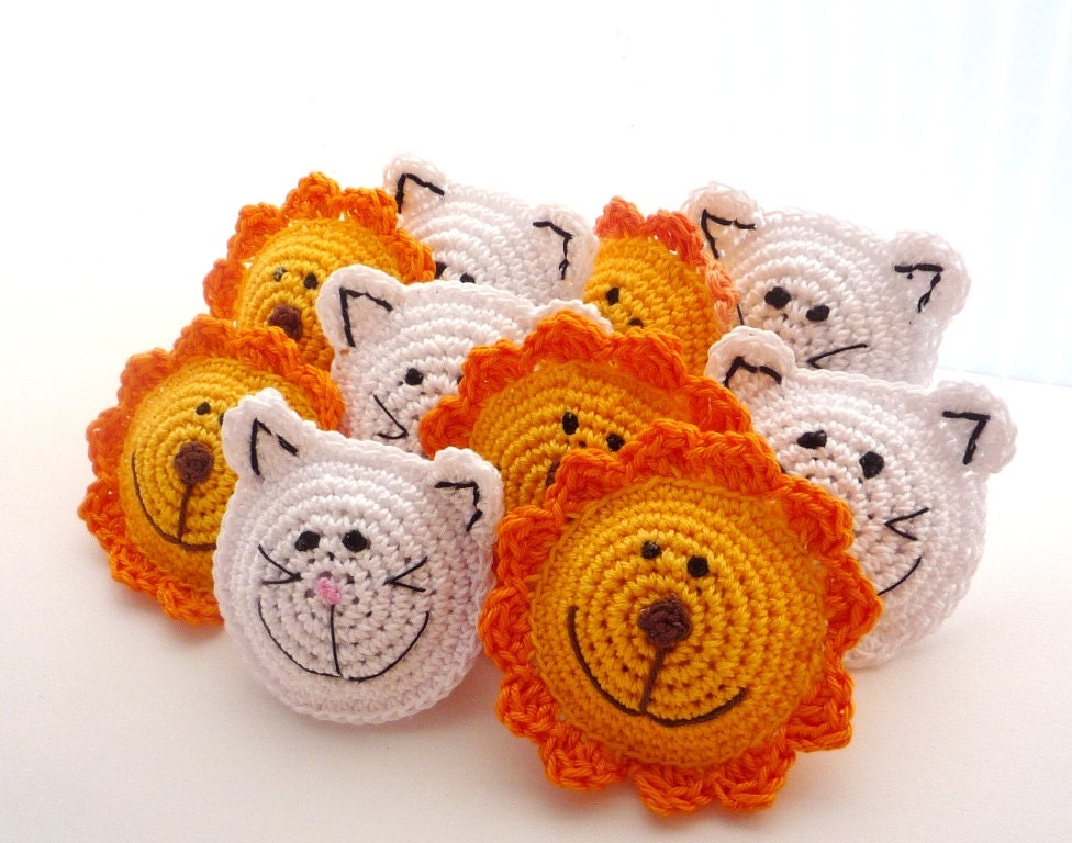 Crochet Lion Brooch