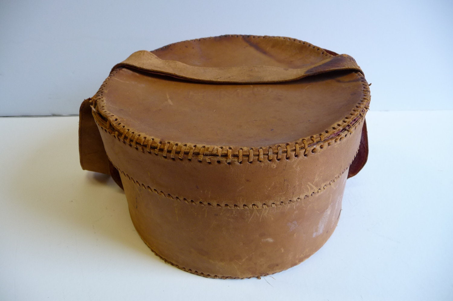 Antique Vintage Case Leather Hat Toiletries Train bag Carrying Strap Vanity Mirror Initials H.M.D