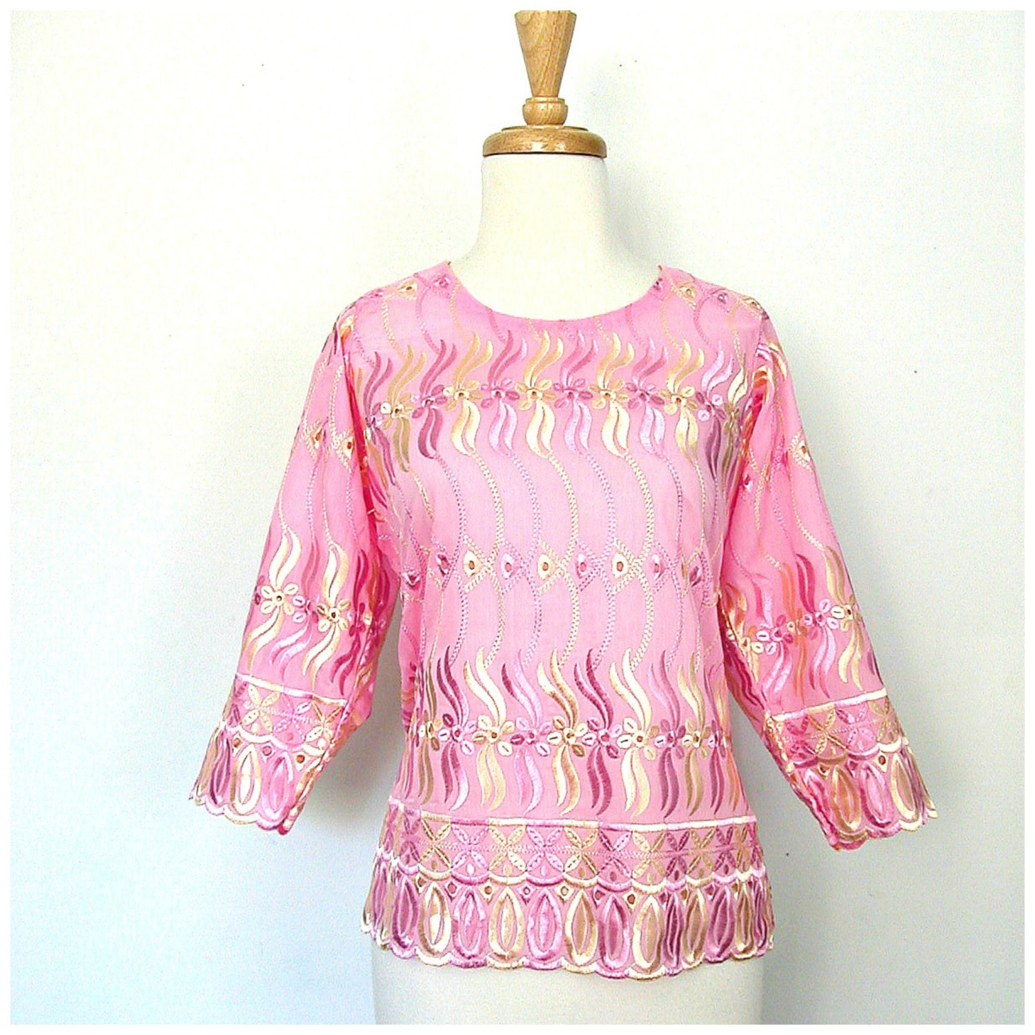 1970s Boho Shirt / 70s shirt / pink blouse / eyelet shirt / summer top / womens shirt / hippie top / medium large