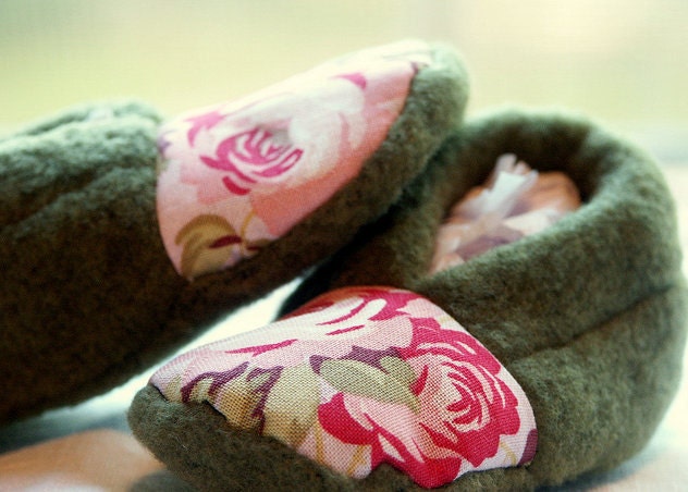 Adorable baby bootie sewing e-pattern and tutorial...