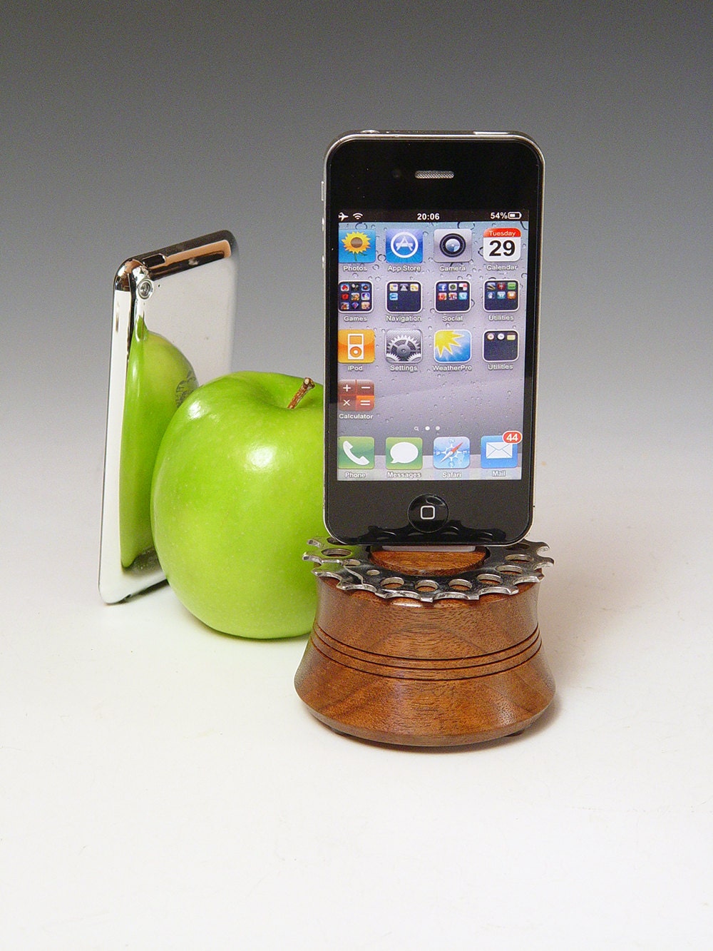 iPod dock. iPhone dock. 348 Wood and steel. Handmade bicycle gear dock. Charge and sync. Rad gift for a biker. FAST SHIPPING.