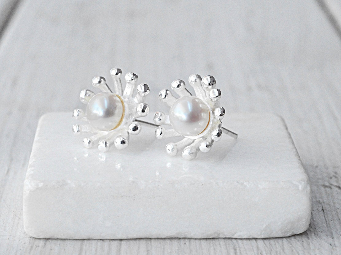 White Pearl Earring, Sterling Silver Flower Stud, Bridal Jewelry, June Birthstone, Fine Santorini Jewelry, Delicate Earring, Spring Fashion