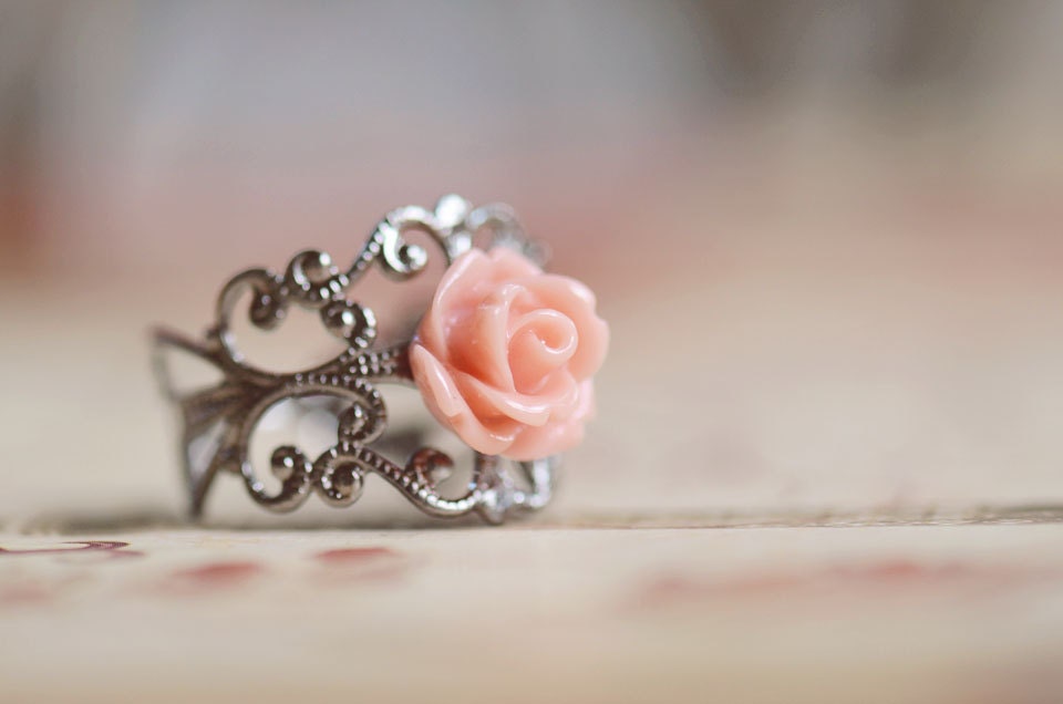 Leiana Silver Filigree Rosebud Ring (Vintage Pink)