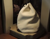 Medium-sized Drawstring pouch (Wedding White leather)