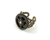 Button Ring (Geekery, Steampunk, Cogs and Gears, Novelty, Size 8, Brass)