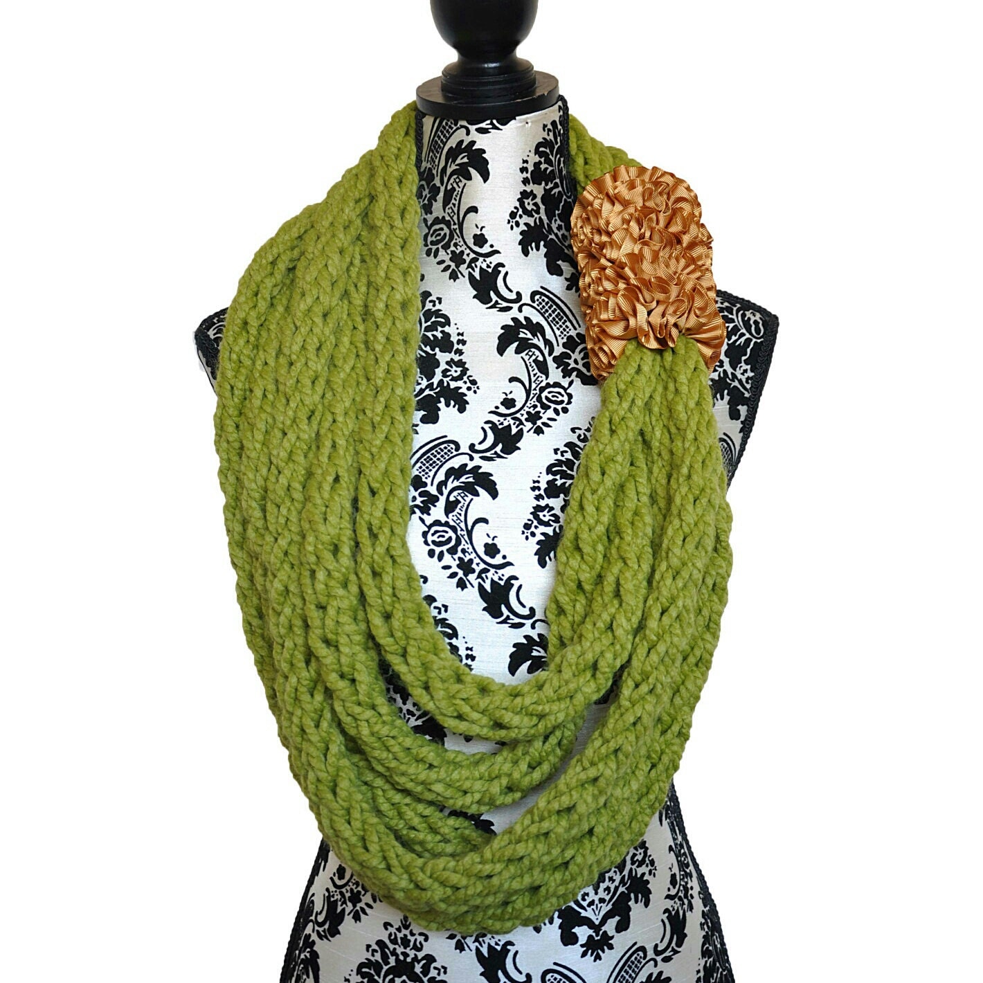 Ruffle chunky scarf with a twist