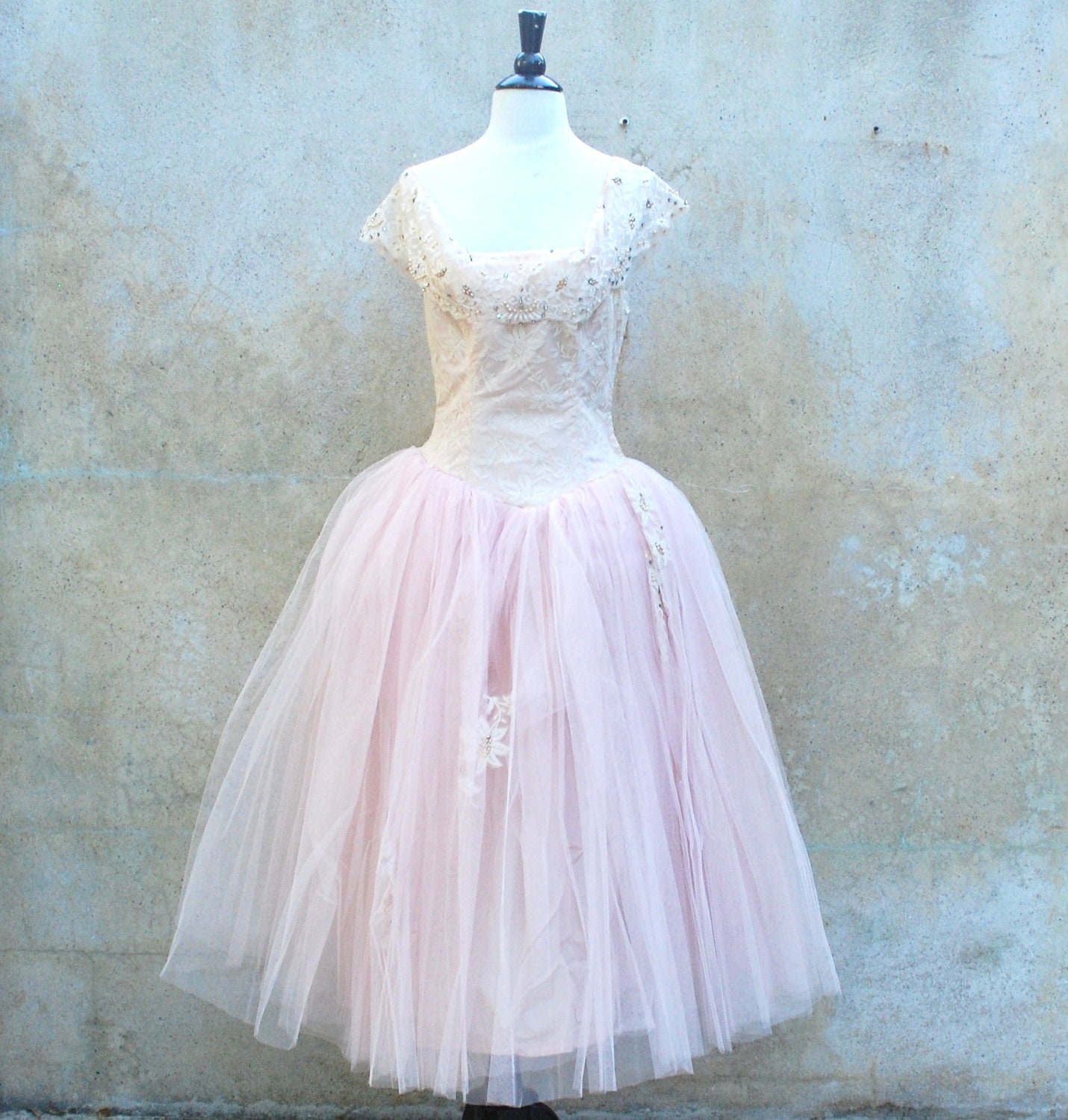 Vintage 1950s princess wedding dress - 50s romantic soft pink tulle prom / party dress - medium - circa1955vintage