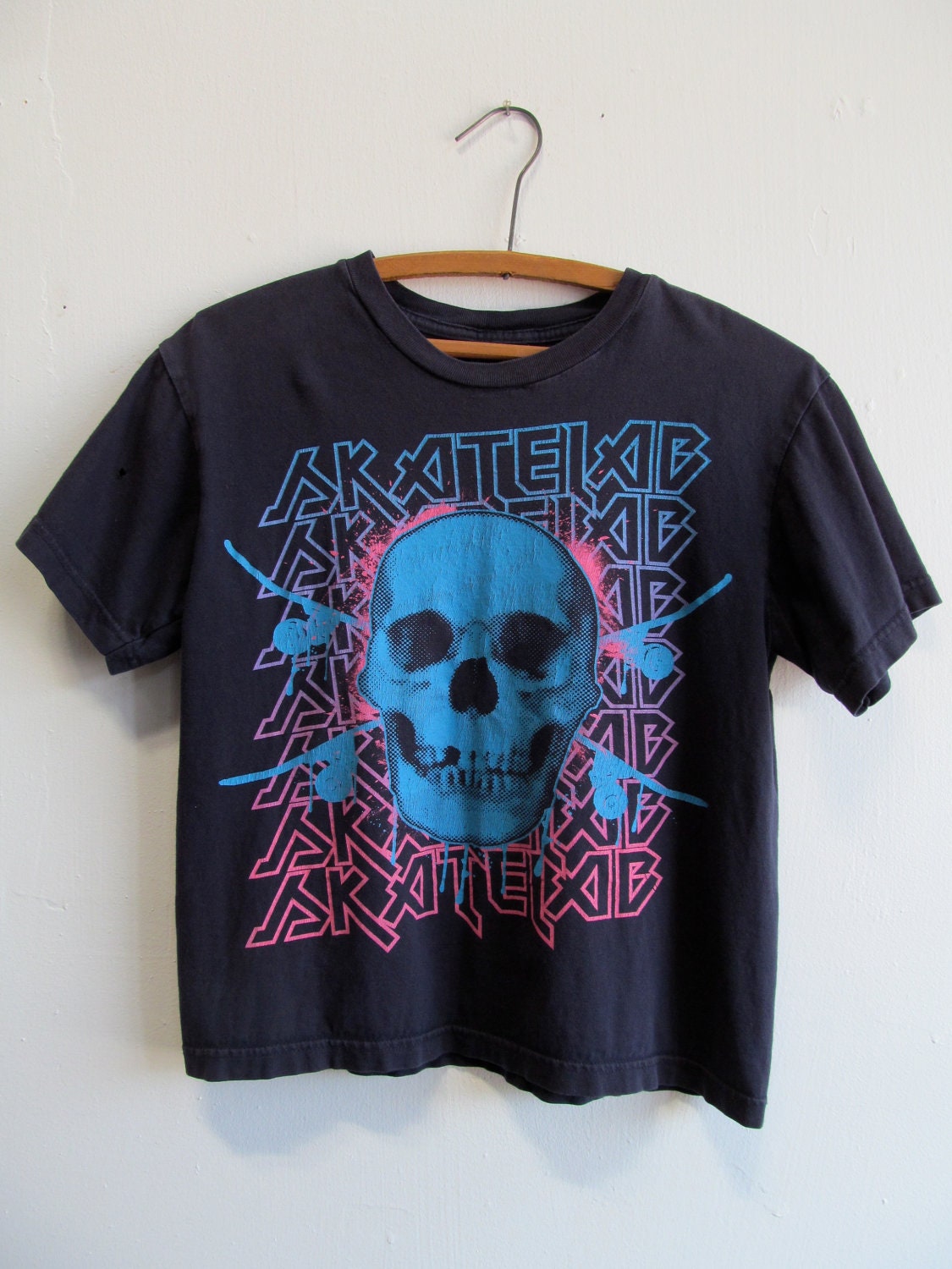 Vintage skater neon cropped t shirt Medium