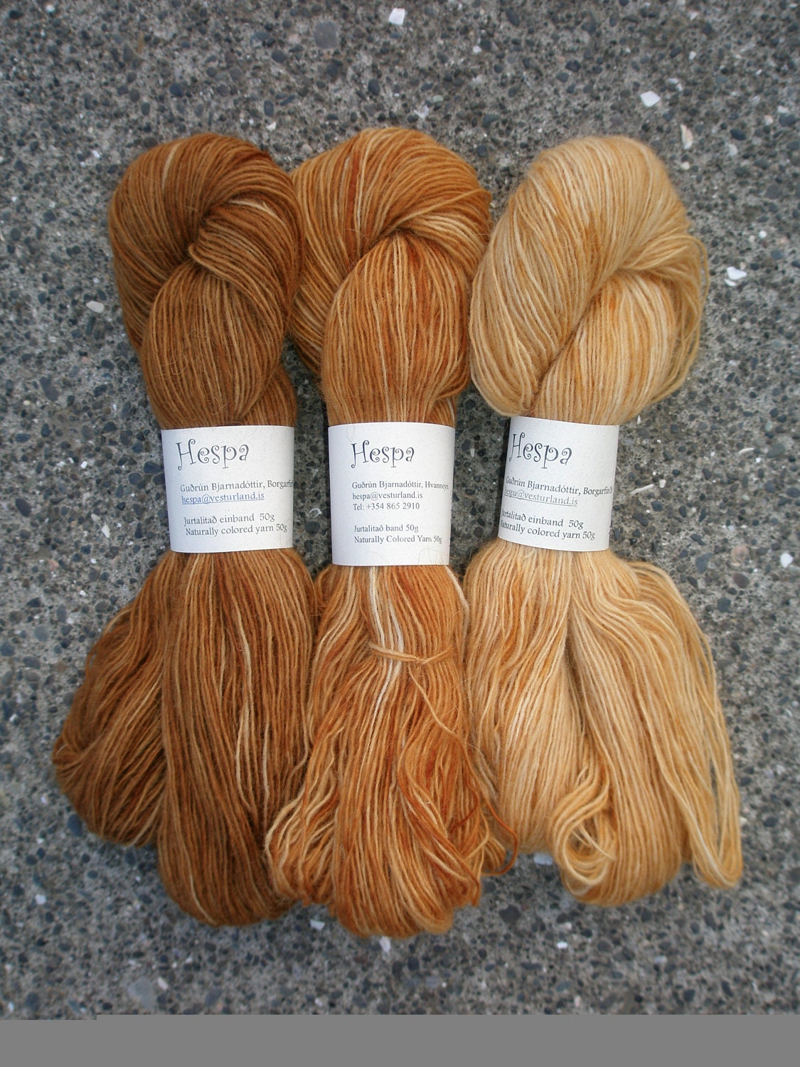 Make your own Icelandic "Hyrna" Shawl.
