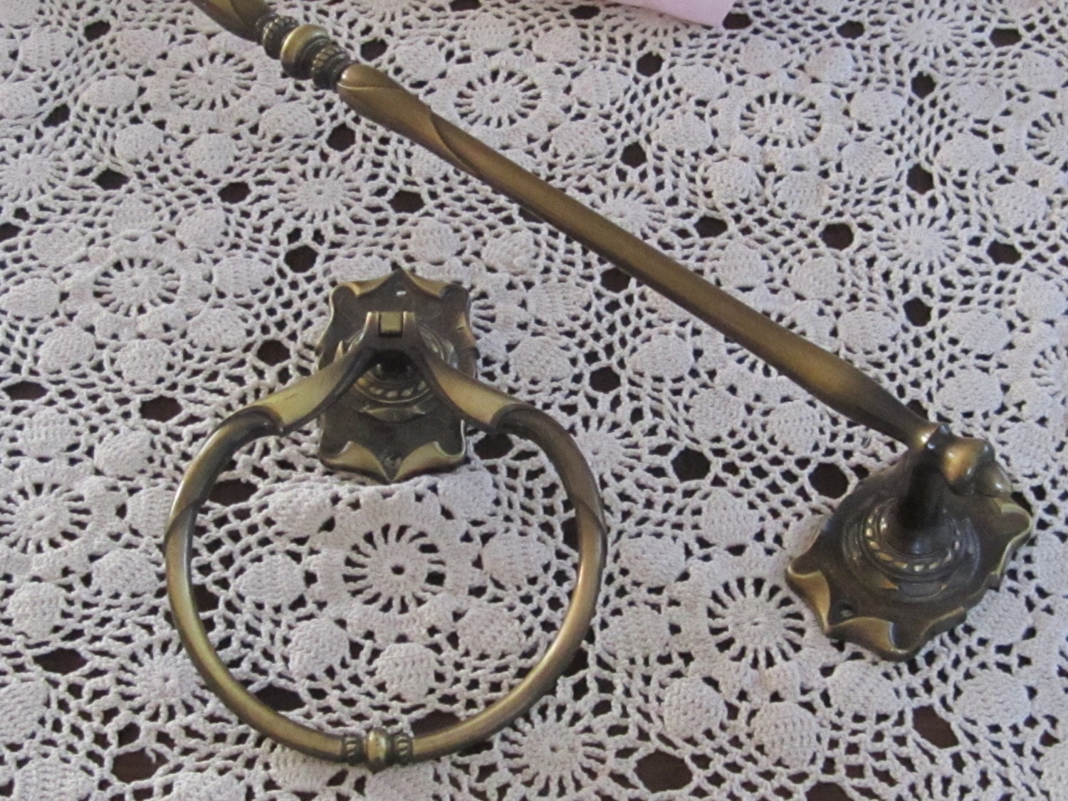 Vintage Towel Bar and Towel RIng 60s regency gothic look in bronze tones