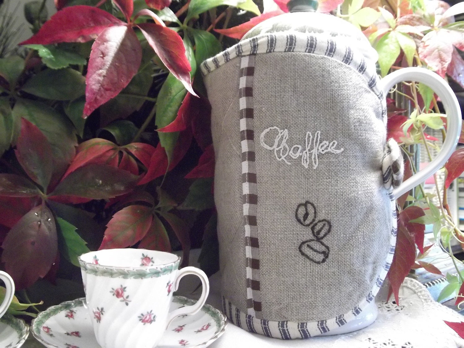 Cafetiere cover, linen, embroidered.