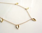 Petite Gold Leaf Necklace, Bridesmaids Necklace. Bridesmaids Gift. Wedding Gift. Dainty Necklace. Everyday Necklace