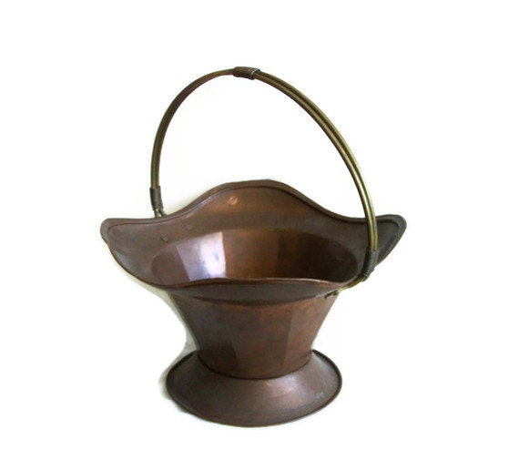 Vintage copper scuttle hod, LARGE BASKET BRASS handle dried flower bowl, Country house display, home decor, log holder, garden planter pot