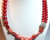Coral Glass and Coin Pearls Necklace by 2CarasCreations