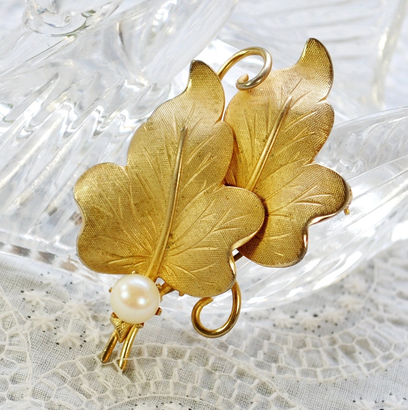 Vintage Leaf Brooch / Pin, Autumn Leaves, Cultured Pearl, Gold Tone Metal, 1940s WWII Retro, Fall Nature Woodland, Wedding Bridal Jewelry